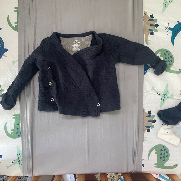 Bundle of 4 sweaters, size 0-6 months - Picture 5 of 6